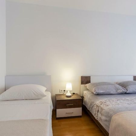 Apartment Anna With Free Private Parking Pula Exteriér fotografie